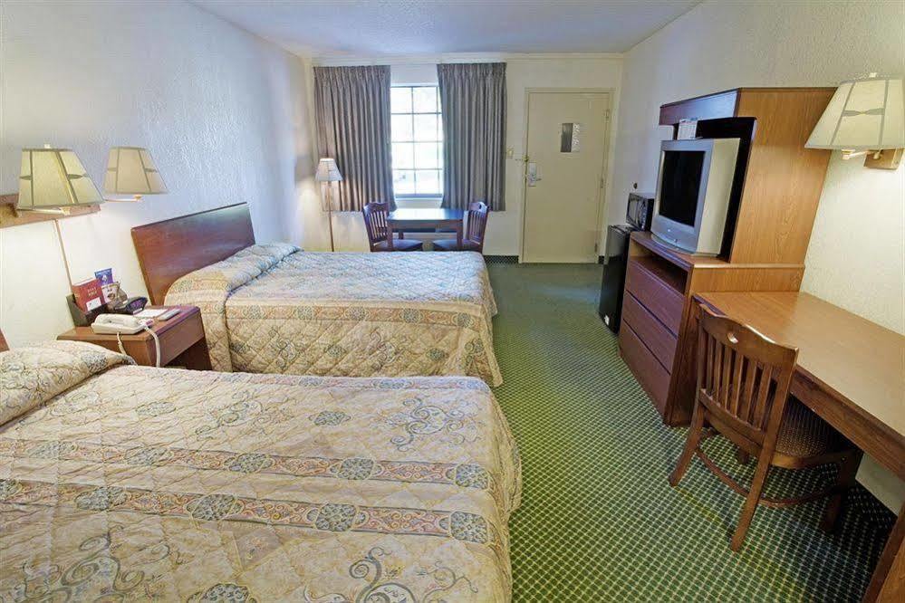 Americas Best Value Inn Richmond South Bellwood Екстериор снимка