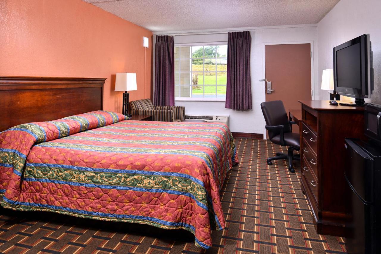 Americas Best Value Inn Richmond South Bellwood Екстериор снимка