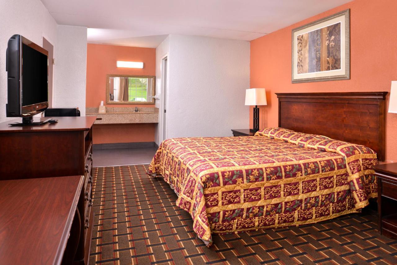 Americas Best Value Inn Richmond South Bellwood Екстериор снимка