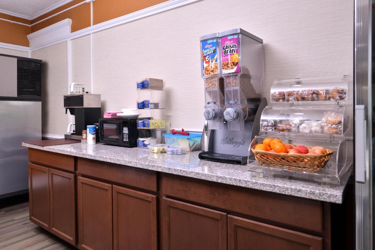 Americas Best Value Inn Richmond South Bellwood Екстериор снимка