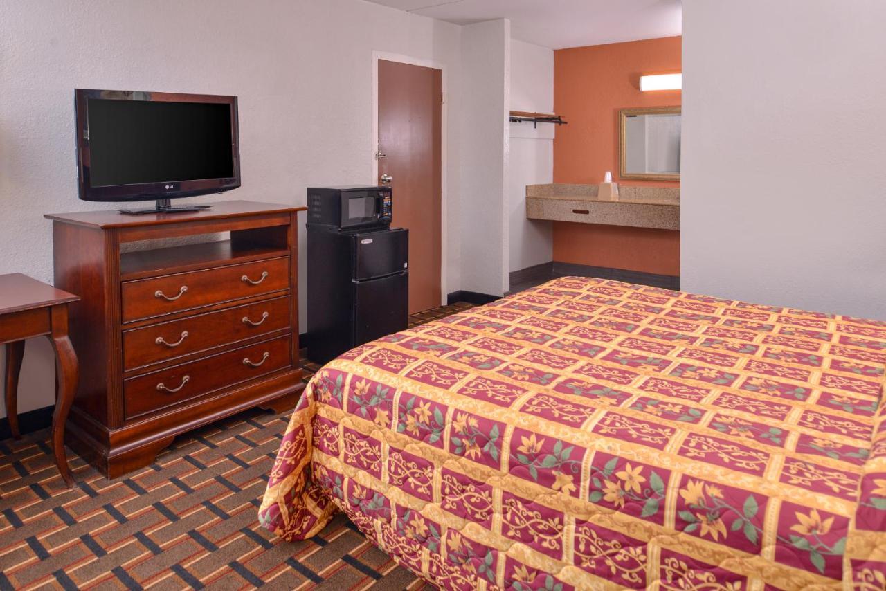 Americas Best Value Inn Richmond South Bellwood Екстериор снимка