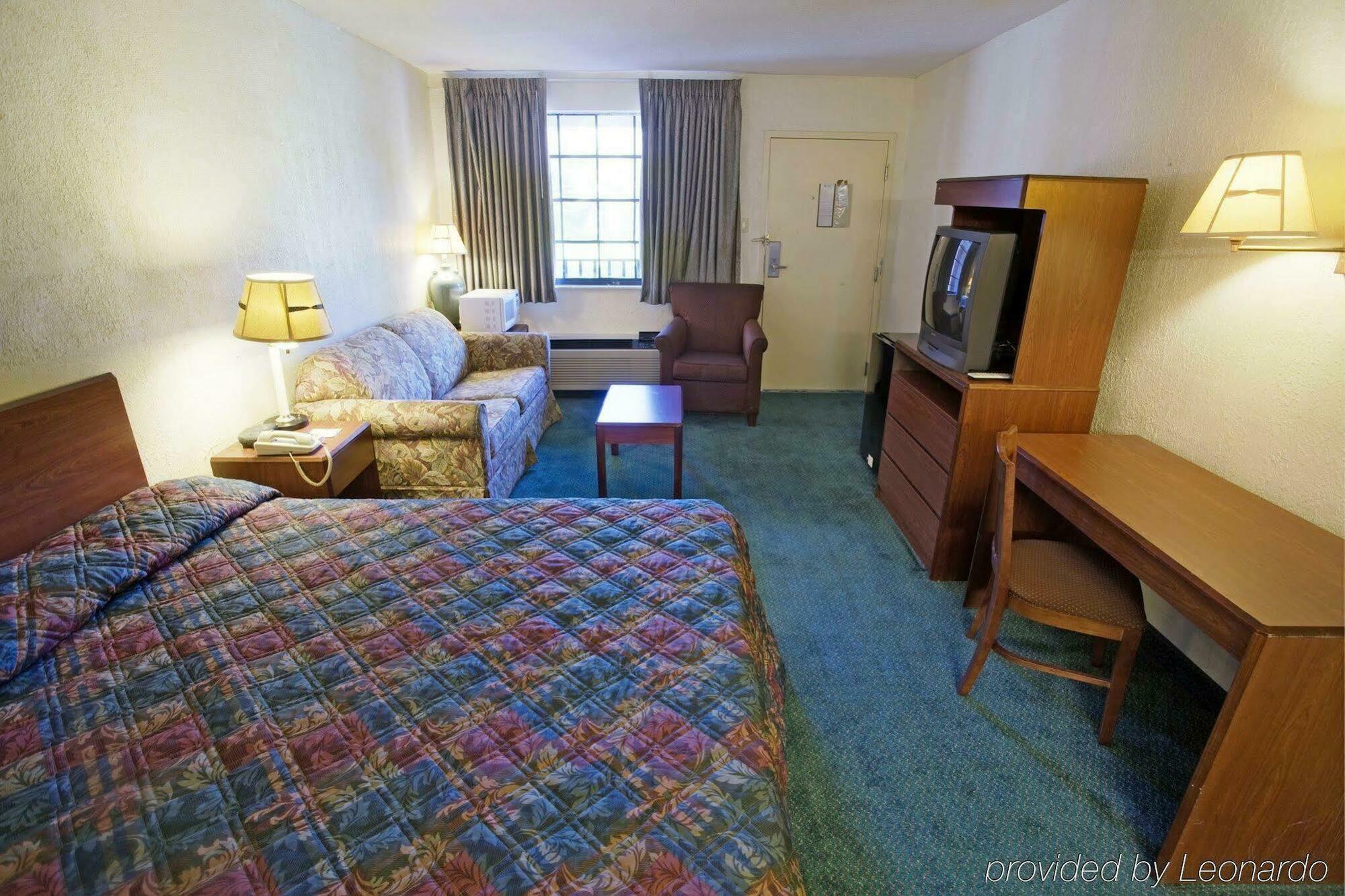 Americas Best Value Inn Richmond South Bellwood Екстериор снимка