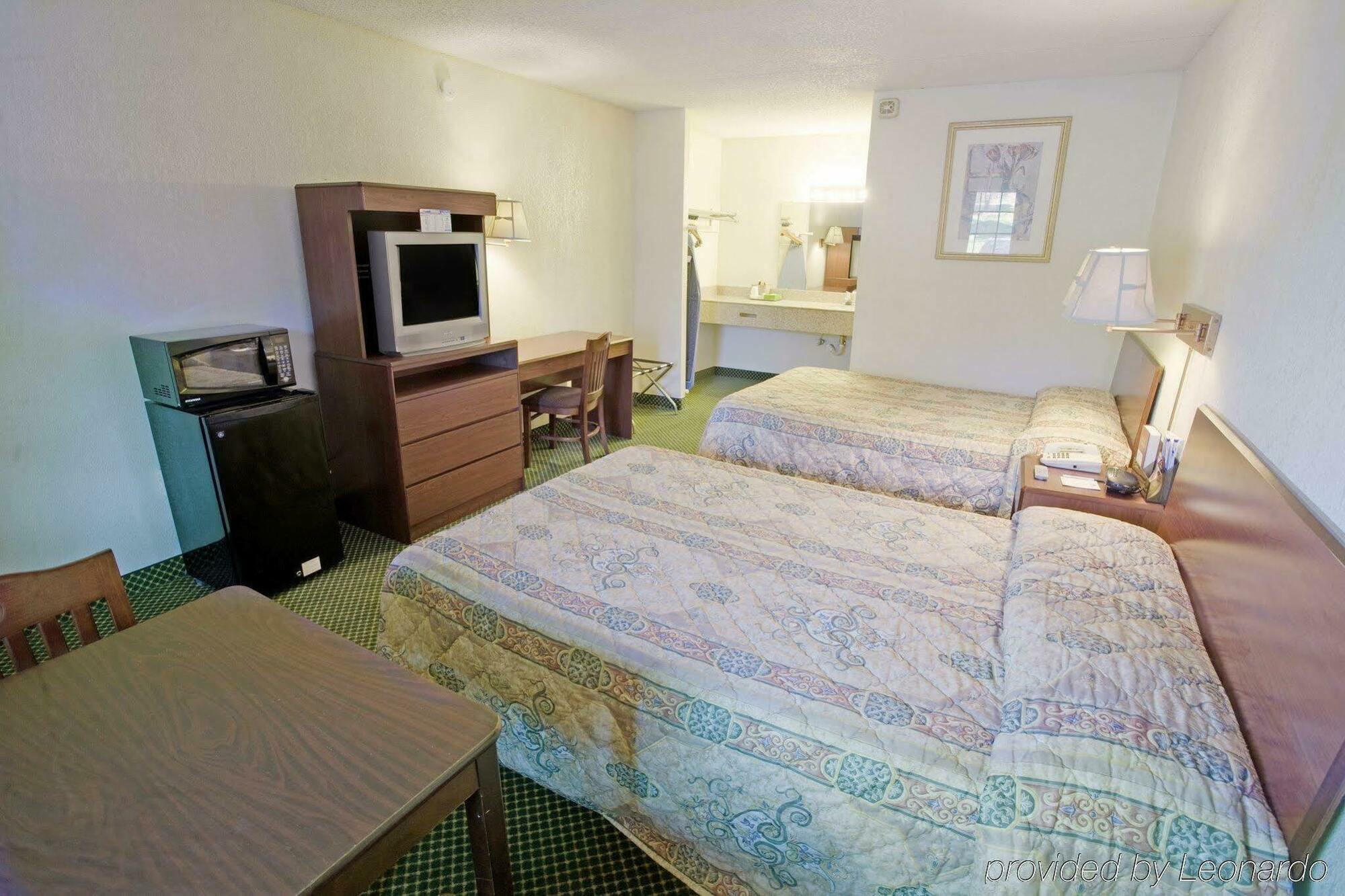 Americas Best Value Inn Richmond South Bellwood Екстериор снимка